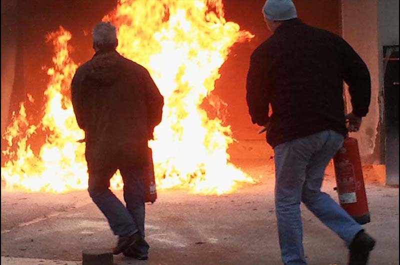 Training mit Feuerlöschern