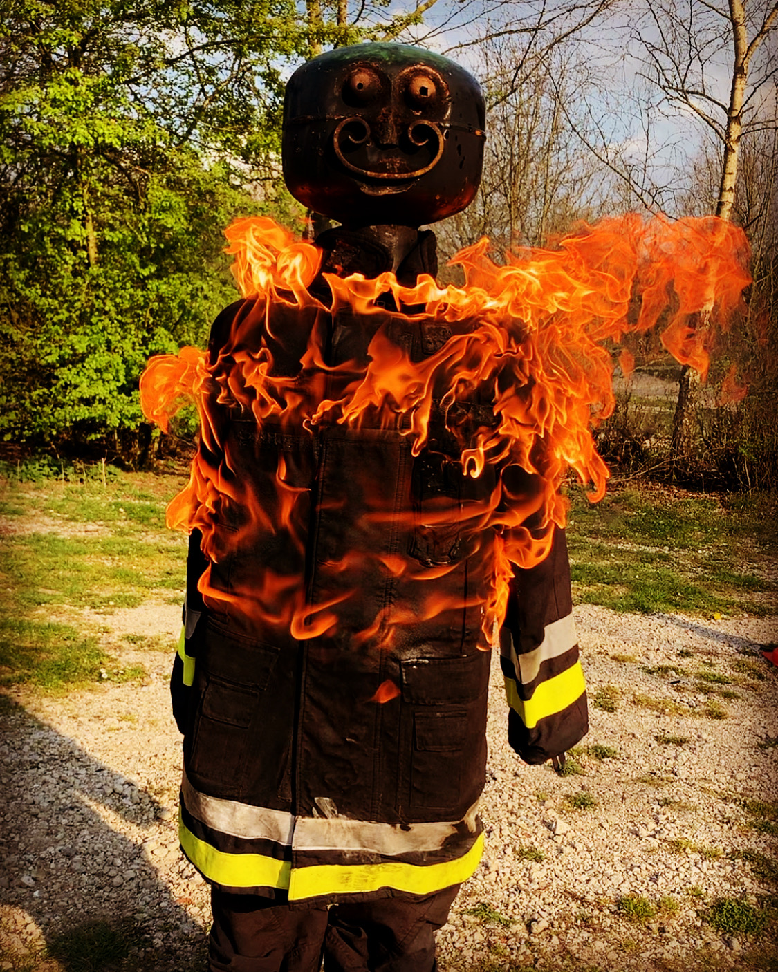 Ablöschen einer brennenden Puppe