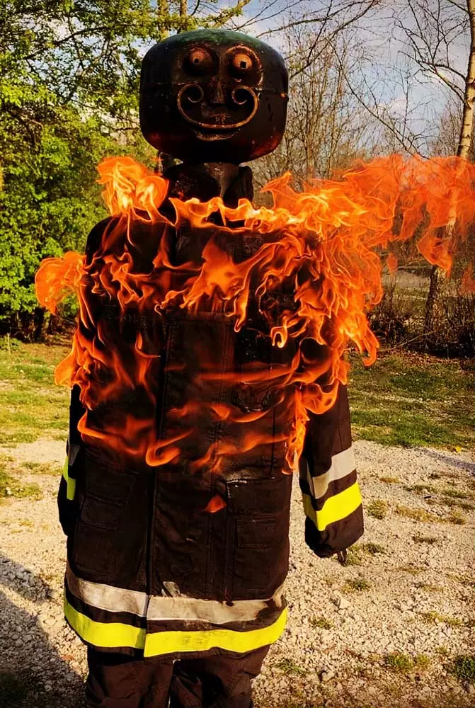 brennende Puppe-brandschutzhelfer